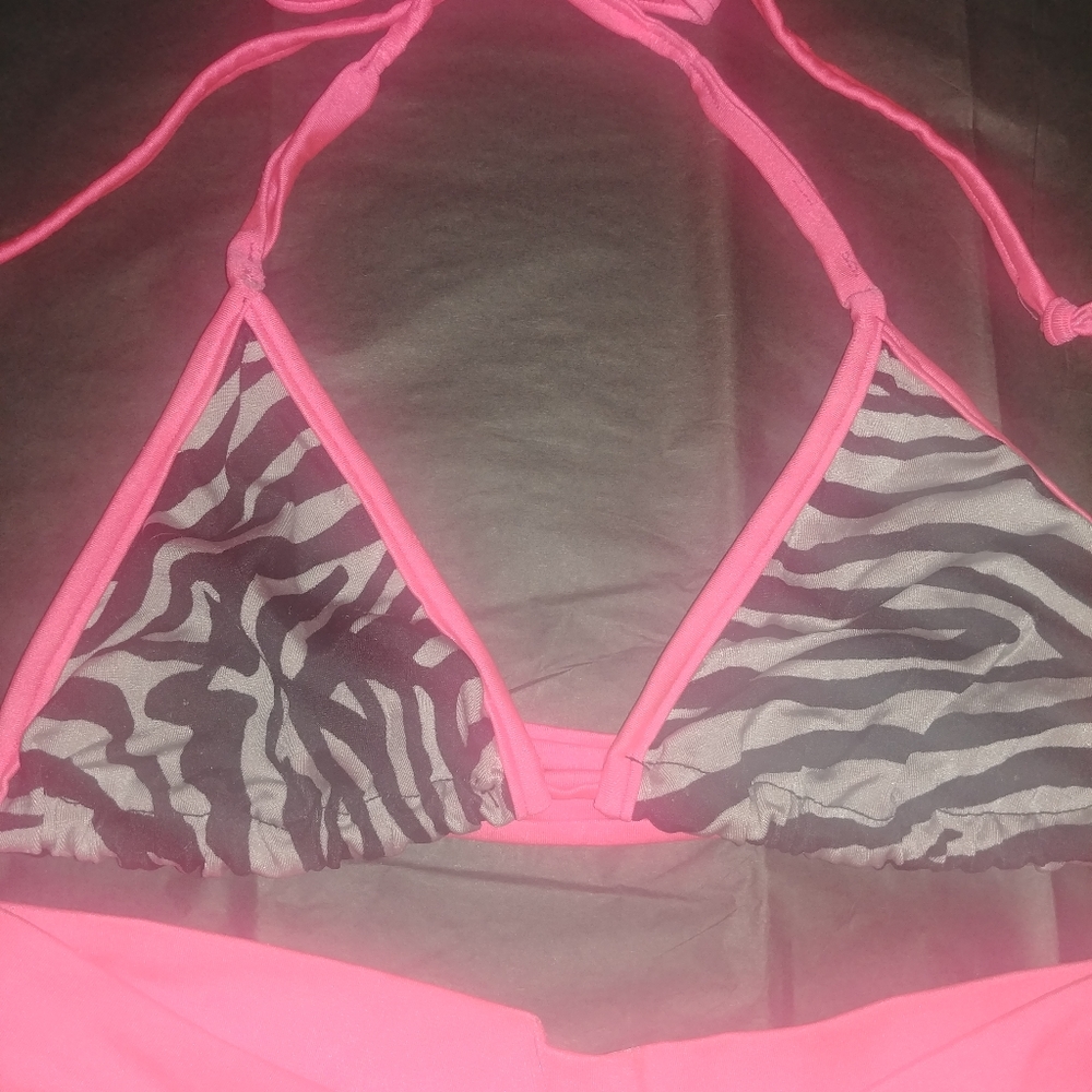 Bikini - Picture 3 of 4